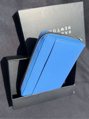 Vintage Barneys New York Blue Zip-Around Leather Card Wallet